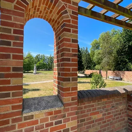 Zuarin Gewoelbekeller - Direkt Am Schlossgarten Von - Parkplatz Auf Anfrage - Aufladestation Fuer Elektro-autos Vorhanden Lejlighed Schwerin (Mecklenburg-Vorpommern)