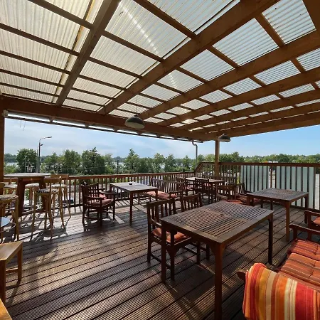 Zuarin Gewoelbekeller - Direkt Am Schlossgarten Von - Parkplatz Auf Anfrage - Aufladestation Fuer Elektro-autos Vorhanden * Schwerin (Mecklenburg-Vorpommern)