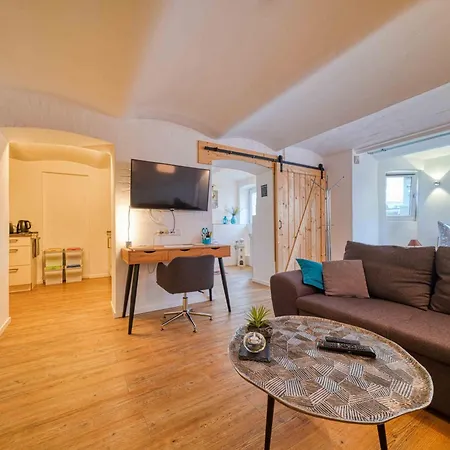 Zuarin Gewoelbekeller - Direkt Am Schlossgarten Von - Parkplatz Auf Anfrage - Aufladestation Fuer Elektro-autos Vorhanden *