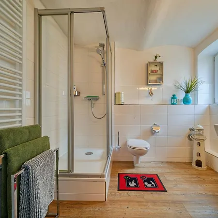 Zuarin Gewoelbekeller - Direkt Am Schlossgarten Von - Parkplatz Auf Anfrage - Aufladestation Fuer Elektro-autos Vorhanden Lejlighed Schwerin (Mecklenburg-Vorpommern)