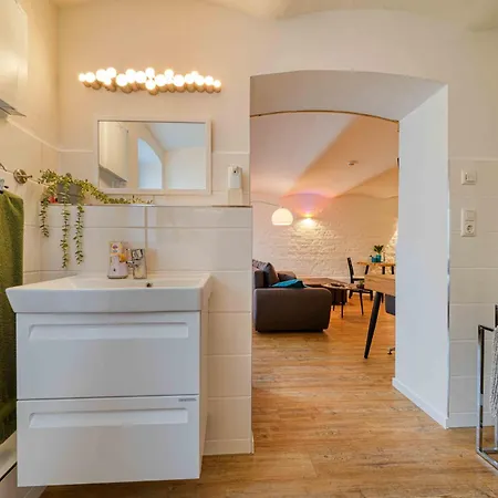 Zuarin Gewoelbekeller - Direkt Am Schlossgarten Von - Parkplatz Auf Anfrage - Aufladestation Fuer Elektro-autos Vorhanden *